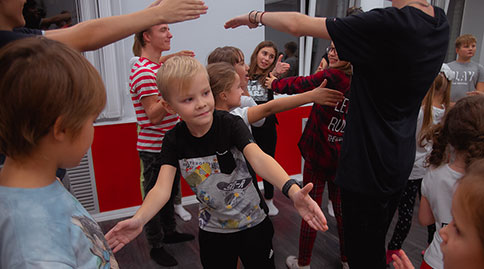 Воспитанник «ИМЕНА Продакшн» в театральной постановке Никиты Михалкова.