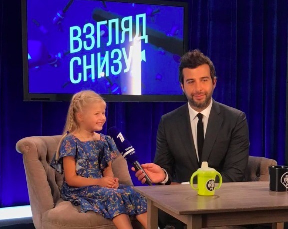 Поздравляем всех с началом сезона телепередачи «Вечерний Ургант» и рубрики «Взгляд Снизу» на Первом канале.