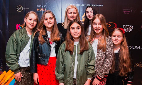 На церемонии премии "SMG Awards kids 2019" воспитанницы "Имена Продакшн" выиграли премии как "Лучшая певица года" и "Лучшая ведущая года". 