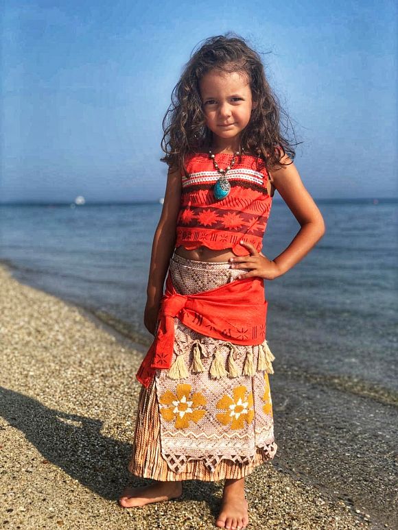 Имена Продакшн: Воспитанница "Имена Продакшн" Алиса Чернова проводит свои каникулы в Греции на полуострове Кассандра
